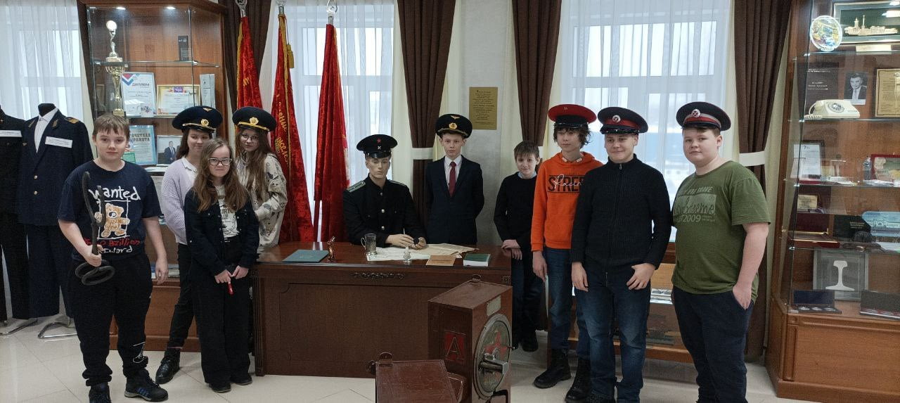 Юные железнодорожники Кемеровской детской железной дороги